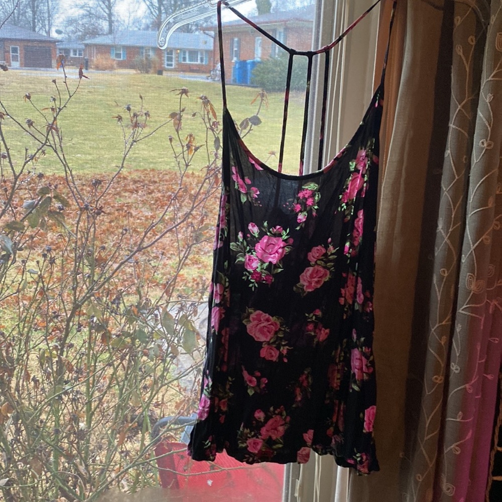 Floral flowy tank size large